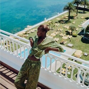 Zara Vibrant Green Paisley Ensemble Top Size L and Bottom size XS.